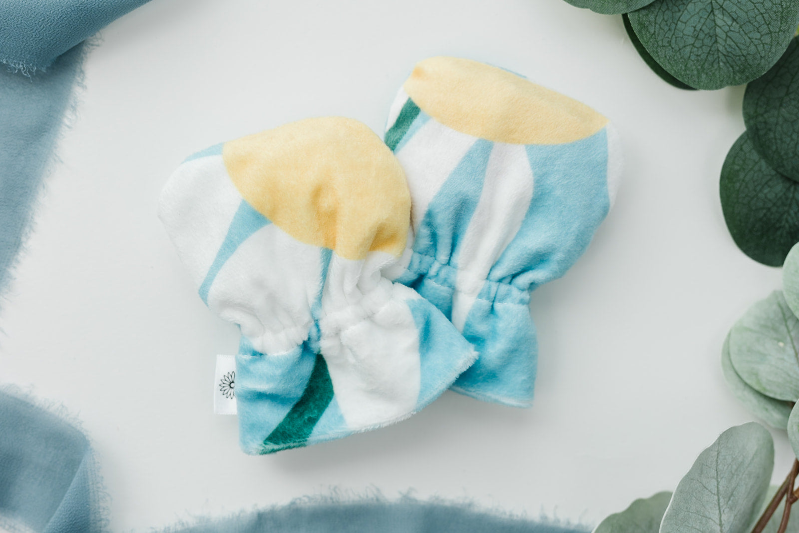 White Daisies Baby Mittens